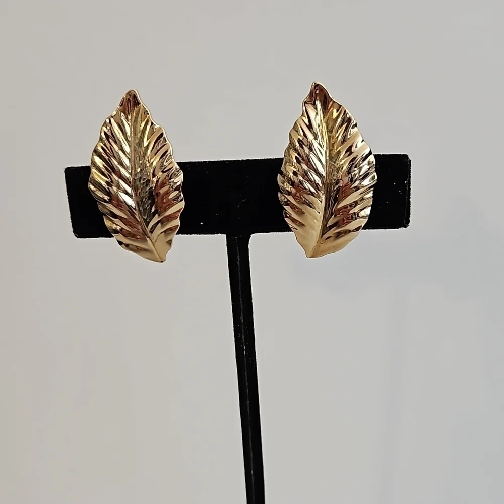 LOUIS FERAUD LEAF GOLD TONE PIERCED EARRING PLUS